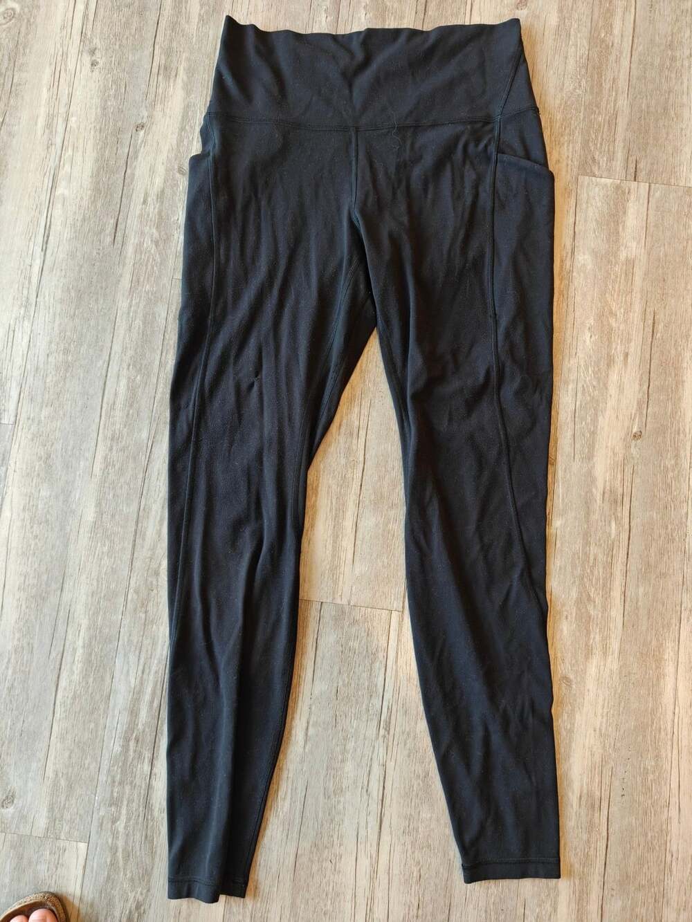 Lululemon Align HR Pant with Pockets 28"
Black size 10 with flaw see pics